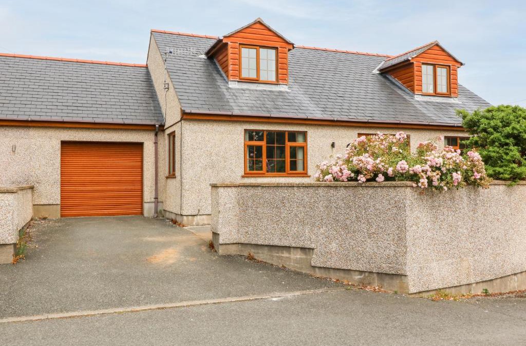 Cemaes Bay House | Yr Hen Efail