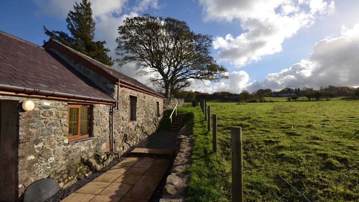 Bangor Cottage | Ysgubor - a bungalow that sleeps 4 guests in 3 bedrooms