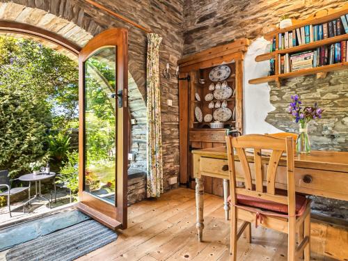 Llanglydwen House | Ysgubor Ganol