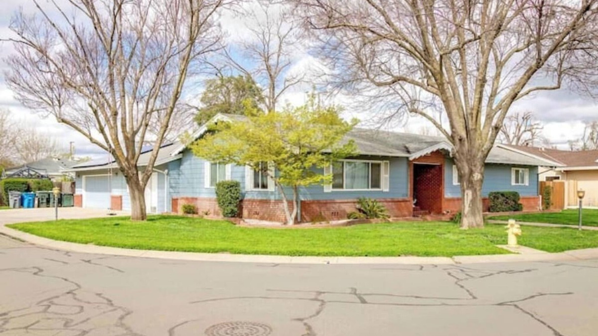 Yuba City House | Yuba City 3 bedrooms 4 beds 2 ba Spacious Game Room Games Playground Trampoline