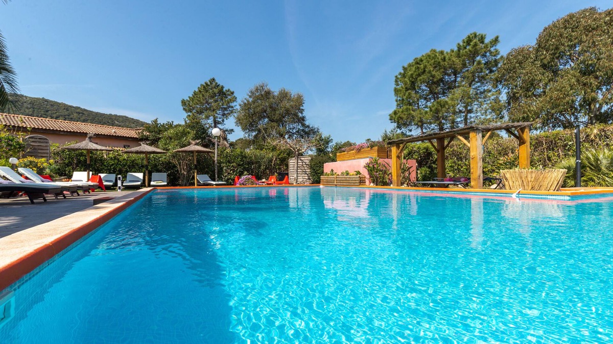 Sainte-Lucie-de-Porto-Vecchio Villa | "Yucca" Ideal for family/friends, 300m from 1 white sand beach, Large private pool