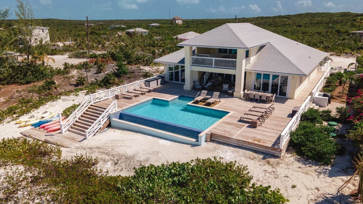 William's Town Villa | Yumey Sands Villa, Heated Pool & Unbelievable Year-Round Calm Beach