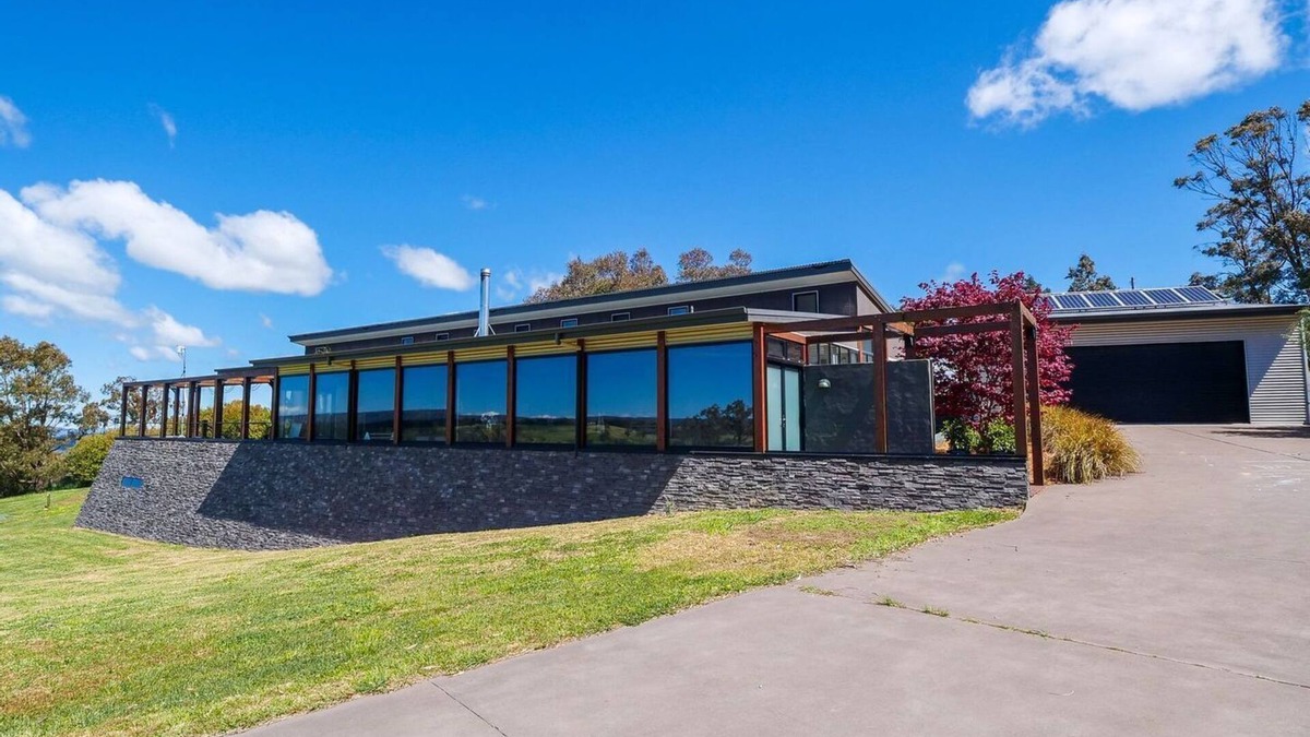 South Bowenfels House | Yurnga - one of the best views in the Blue Mountains