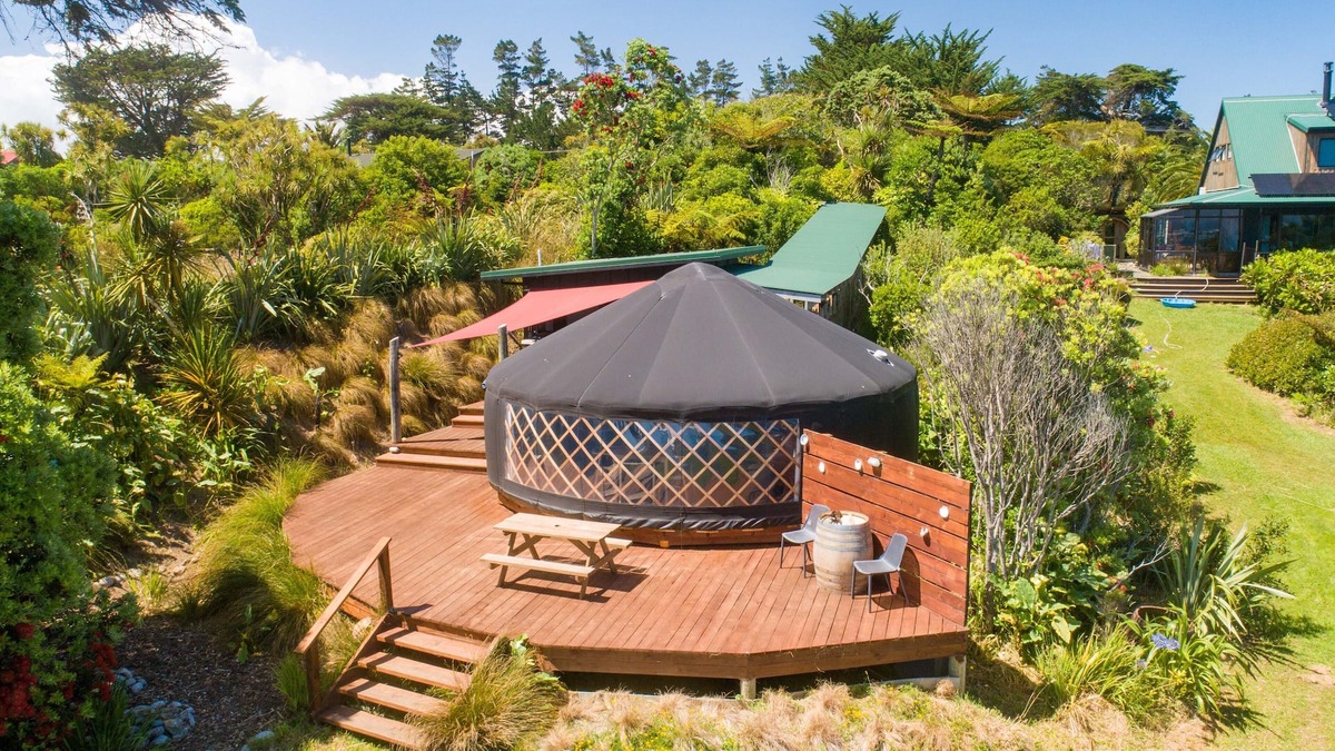 Cape Foulwind House | Yurt @ the cape hole in the rock accommadation