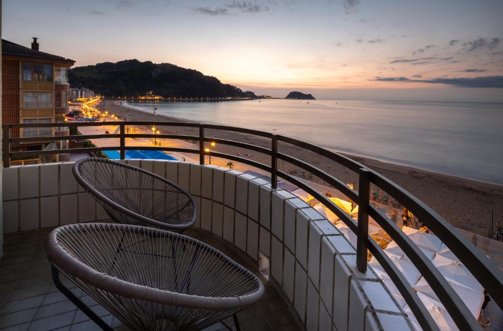 Zarautz Apartment | Zarautz Beach with parking by Aston Rentals