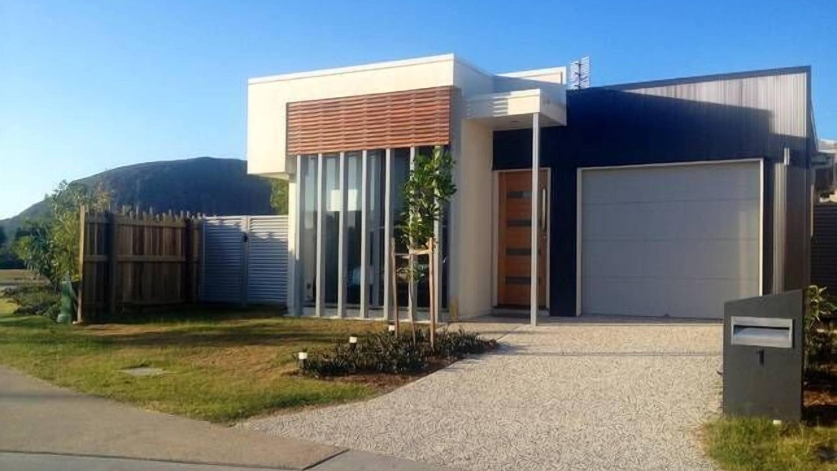 Mount Coolum House | Zeby's Beach Break - located at Mount Coolum