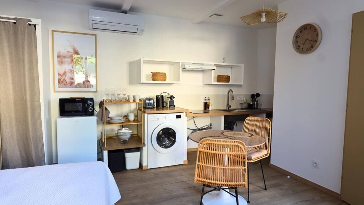 Camaret-sur-Aigues Apartment | Zen & Accessible Cocoon