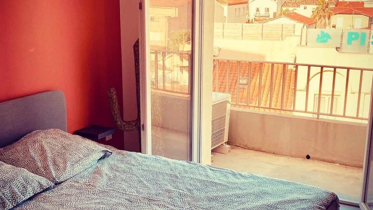 Les Arenes Apartment | Zen Apartment - Unobstructed view, walking distance to the beach, air conditioning, Wi-Fi & parking