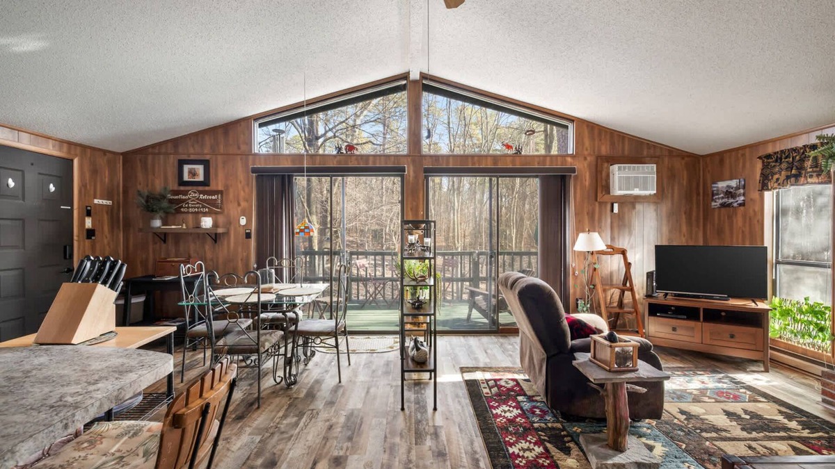 The Woods Ski Chalet | Zen Vibe w Fireplace, Grill, Deck & Screened Porch