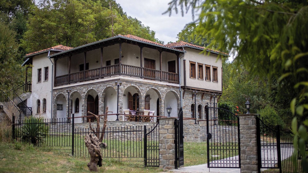 Grevena House | Zenios Dionysos - Traditional villa overlooking Pindos