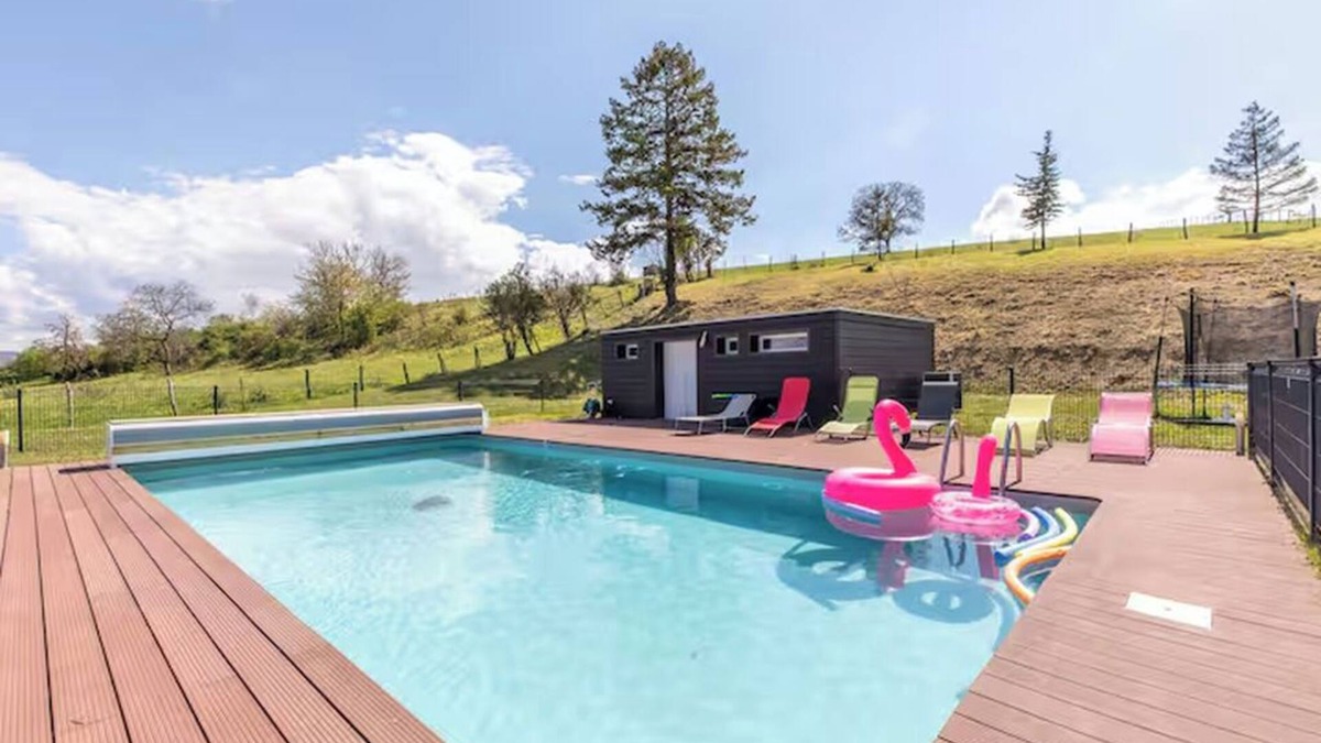 La Roche-Blanche House | Zenith d'Auvergne pool house in Clermont Ferrand, ideal for families