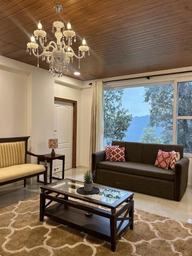 Mallital Apartment | Zephyr 2BHK Lakeview Near Mall Road & Naini Lake