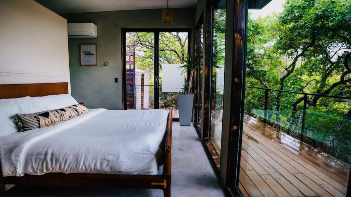 Oatmeal House | Zephyr Treetop Villa w/Mini Hot Tub + Outdoor Shower