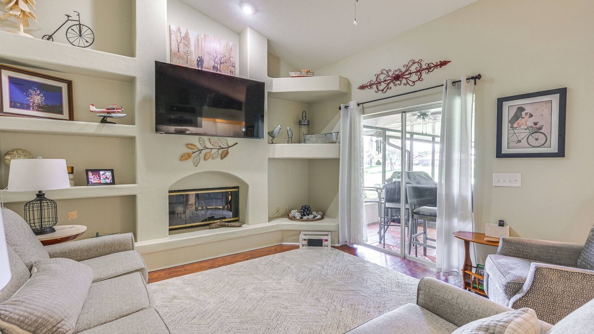 Silver Oaks House | Zephyrhills Home - Lanai & Grill, Near Theme Parks