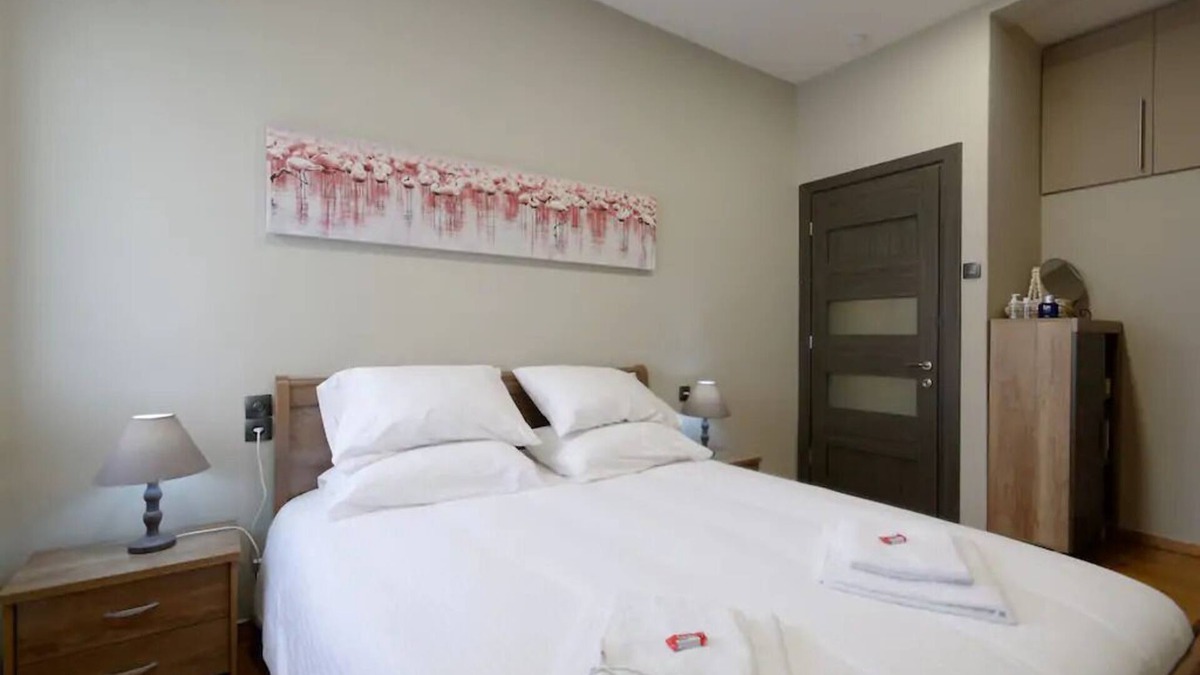 Ampelokipoi Apartment | “ZEUS”, STYLISH LUXURY BUSINESS SUITE in the heart of Athens.
