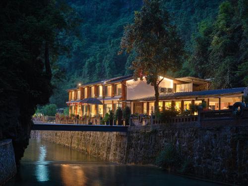 Wulingyuan Bed & Breakfast | Zhangjiajie ZEN Retreat-Mini Forest Park,Affordable Luxury,200 Meters to Secret Hiking Route, River Tracing, Attraction Tickets Serivce in advance,Toursim Service& Free Shuttle to East Gate of Park, One Way Free Pick-up Service,Top Facility and New Hotel