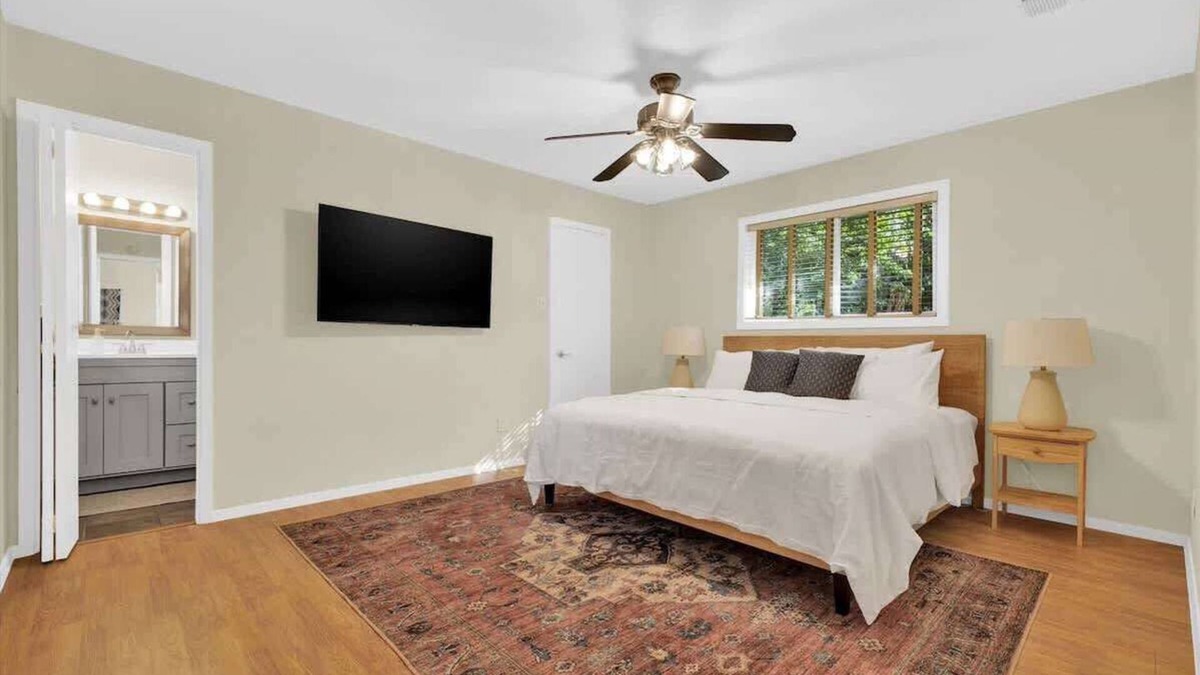 Barton Hills House | Zilker Home with Backyard 3BR 2BA