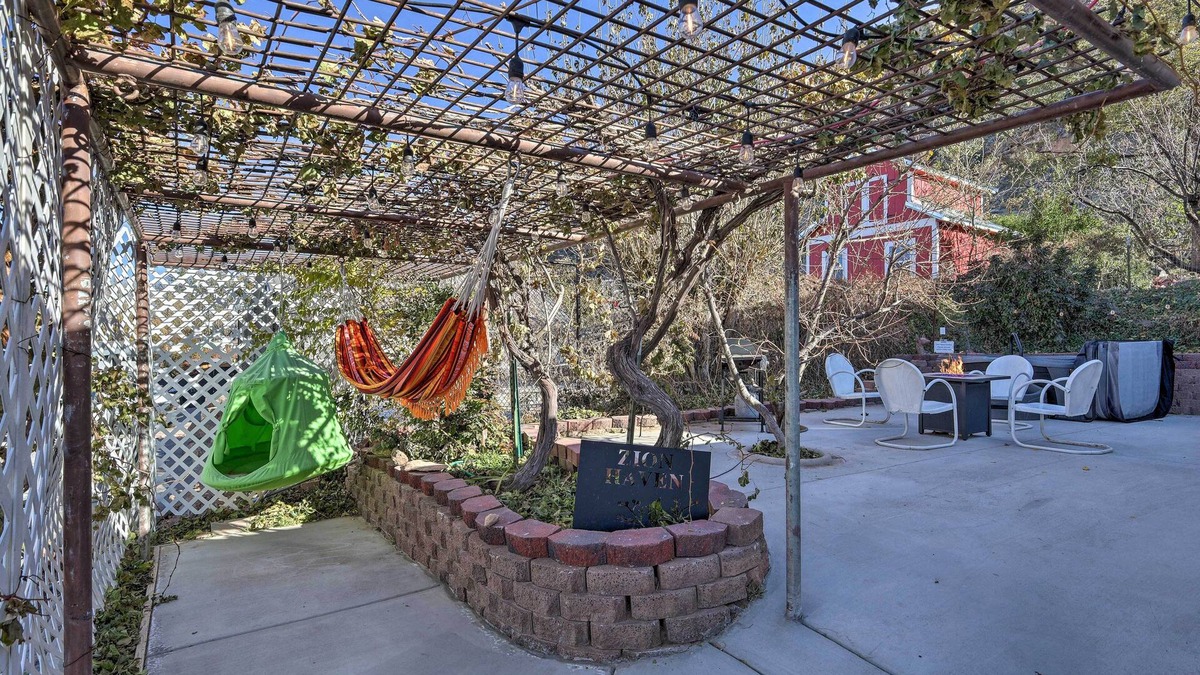 Hurricane Cottage | 'zion Haven' w/Fire Pit: 23 Mi to Nat'l Park!