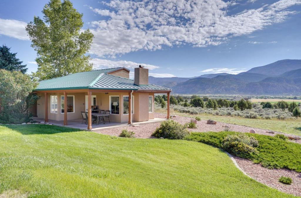 New Harmony House | Zion Mountain Guest House with Canyon Vistas!