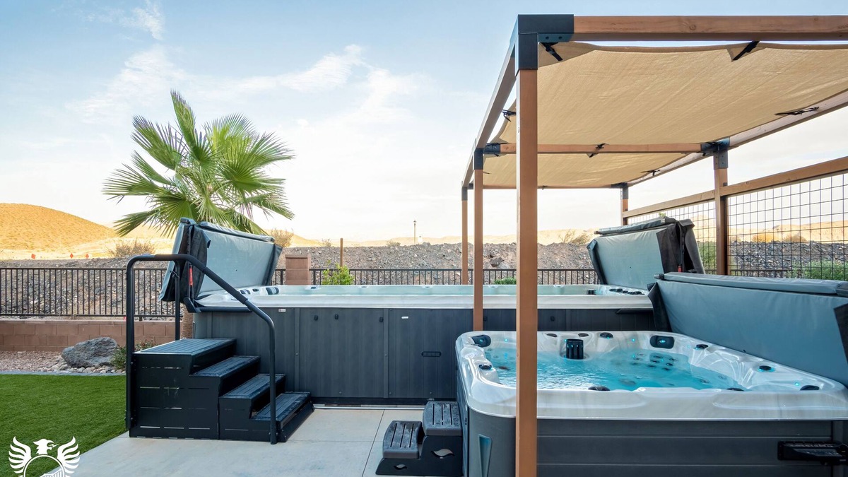 Hurricane House | Zion Park Views-Backyard Heated Swim Spa+Hot Tub + Putting Green - Near Zion