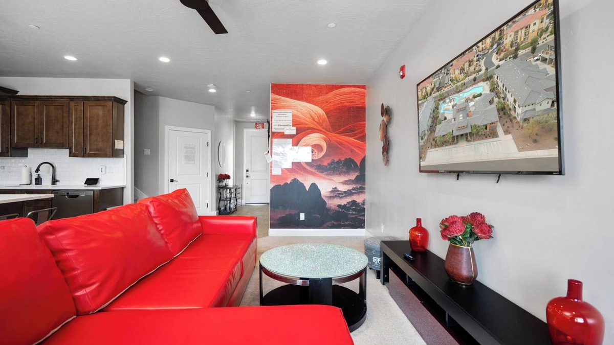 Hurricane House | Zion Park Views - Backyard Heated Swim Spa+Hot Tub + Putting Green-Waterslide