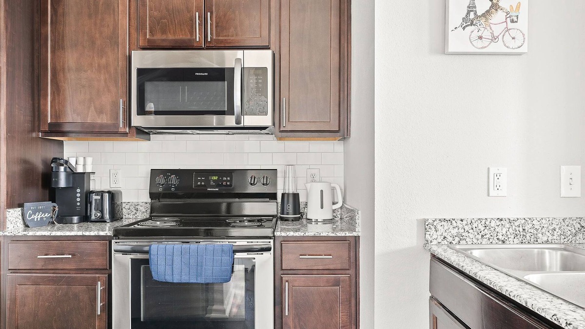 Zionsville Apartment | Ziva Luxe 2BR 2BA Near DT Indy