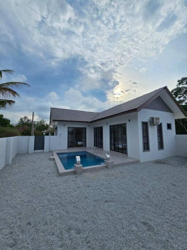 Kampung Pengkalan Maras House | ZN Homestay Mengabang Telipot - Private Pool