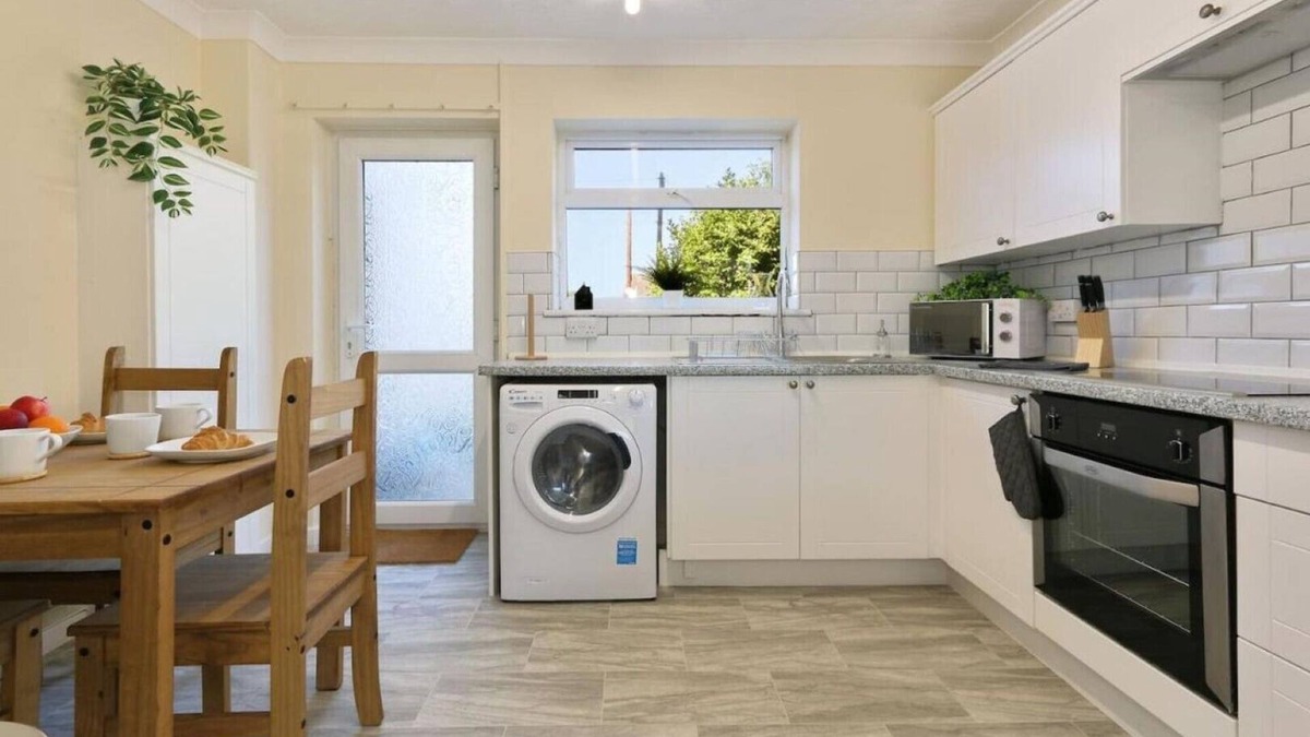 Hull House | ZSK stays! Whole house with large garden, lovely area.