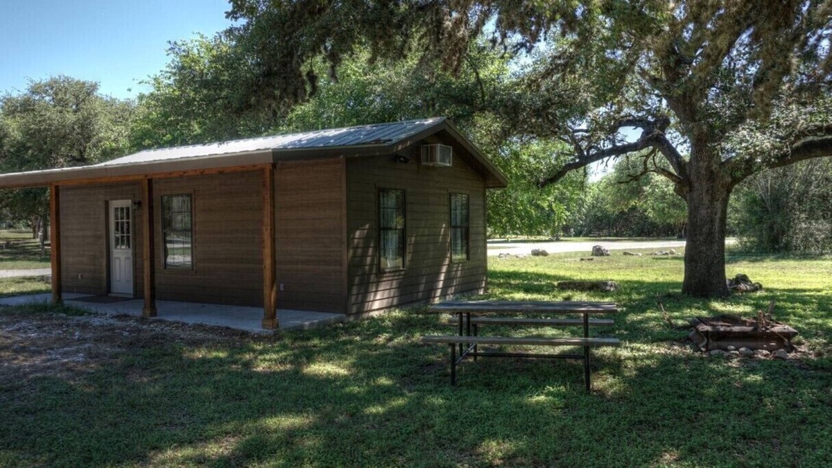 Utopia Cabin | Zubers - CA -F Cabin F