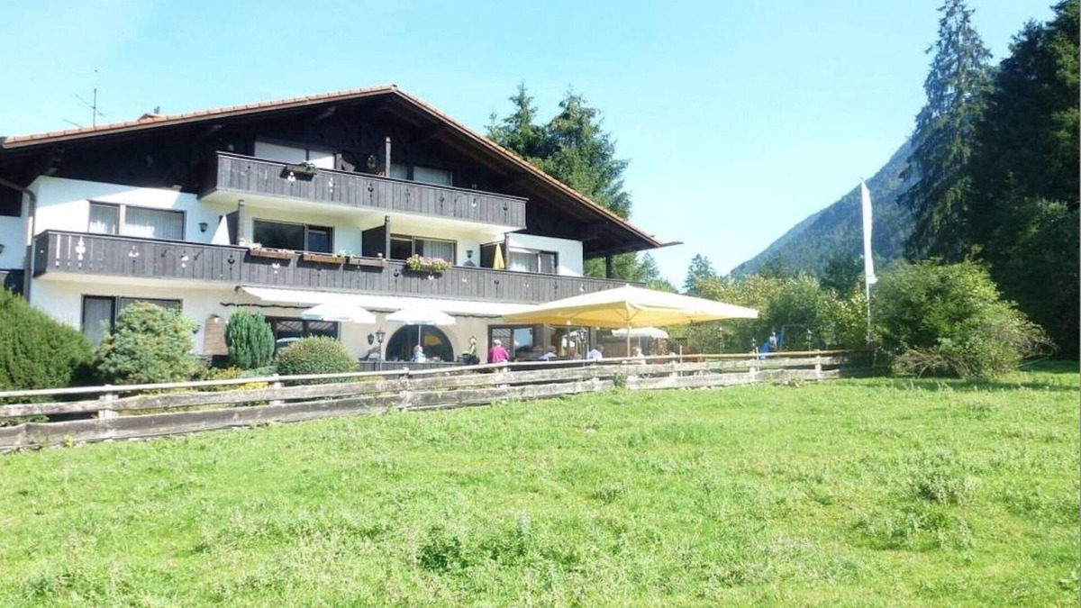 Muhldorfl Apartment | Zugspitze Alm holiday apartment with a dream view