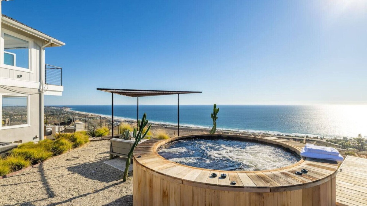 Western Malibu House | Zuma Beach View Estate with Cedar Soaking Tub