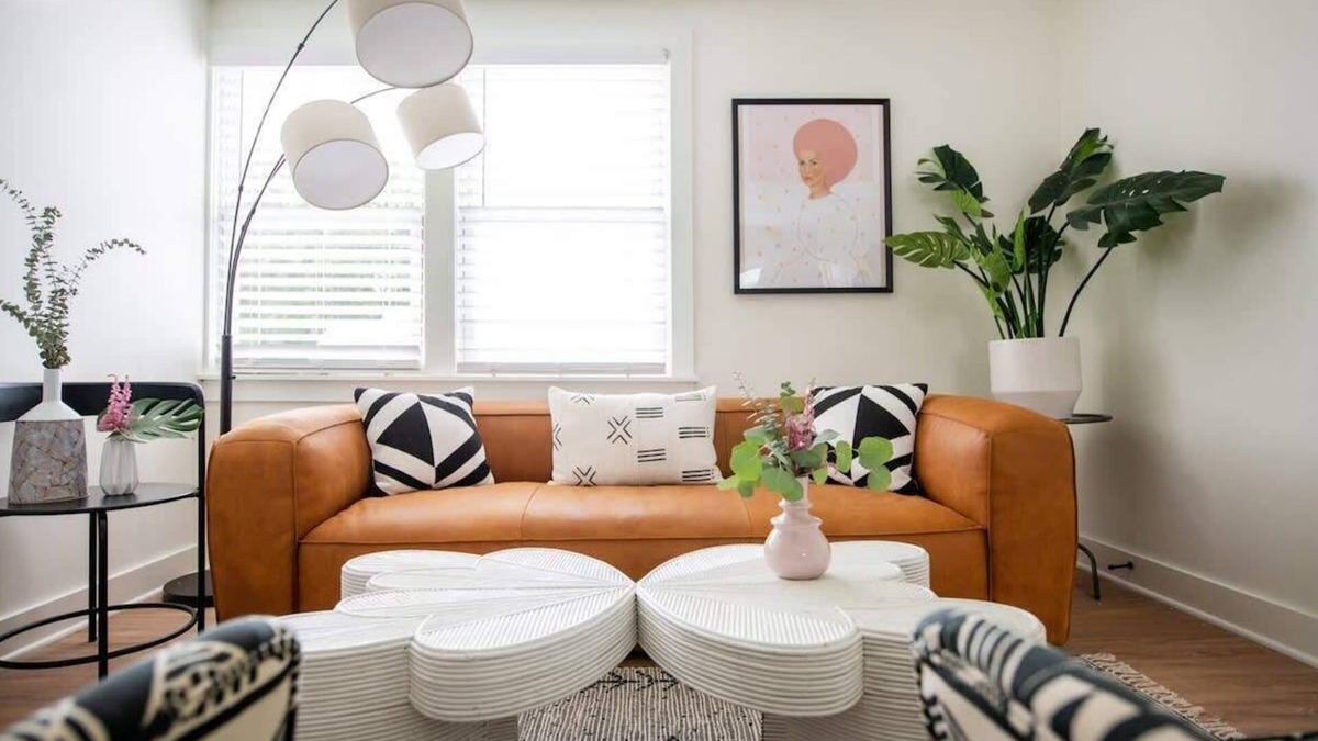 Westside House | Zuma Suite | Walk to King Street Shops!