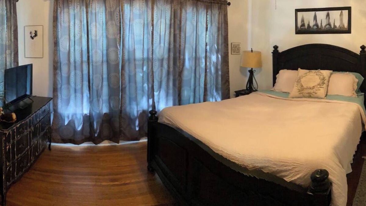 Tahlequah House | Zylee’s House on Choctaw is just a short walk to downtown Tahlequah.