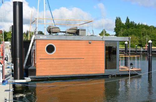 Knieper Nord Boat Rental | ÖKO Budget Hausboot Retreat Morgenrot