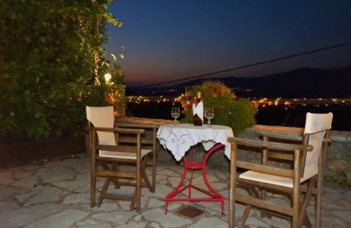 Lilaia House | Μικρή Πέτρινη Μεζονέτα 2