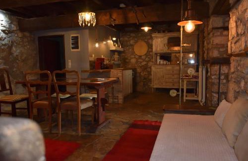 Lilaia House | Μικρή Πέτρινη Μεζονέτα 2