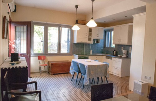 Lesvos House | Παραδοσιακός πύργος, χτισμένος το 1827.