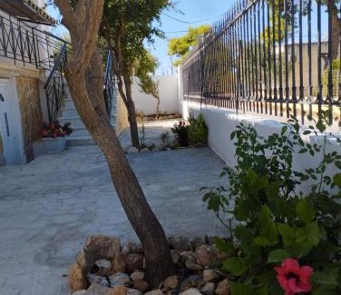 Salamis House | παραδοσιακό και ήρεμο καταλυμα