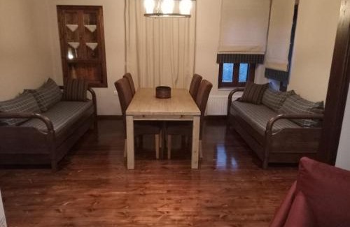 Terpsithea House | Τείχιο Πατρικό - Tihio Patriko - Πέτρινη κατοικία