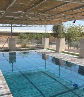 Falaj al Moalla Ski Chalet | مزرعه فلج المعلا