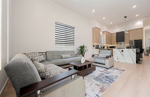 Valley Glen House | ৎ୭ The Valley Nest ৎ୭ w/Backyard,Gameroom & More