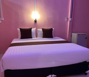 Ron Thong Hotel | คลิ๊กรีสอร์ท (Click Resort)