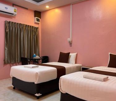 Ron Thong Hotel | คลิ๊กรีสอร์ท (Click Resort)