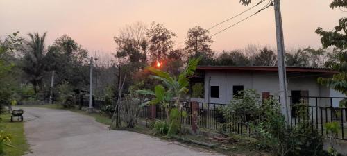 Trat House | บ้านลูกจัน Bann Lookjan Trat