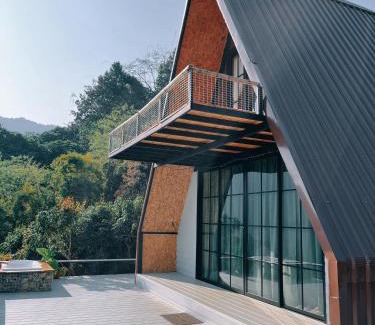 Mae Sai Villa | บ้านหิ่งห้อยผาหมี Baanhinghoi phamee