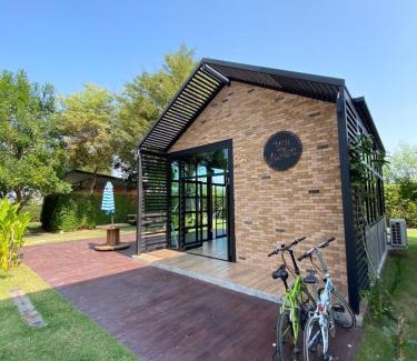 Takhli Hotel | บ้านเพลิน