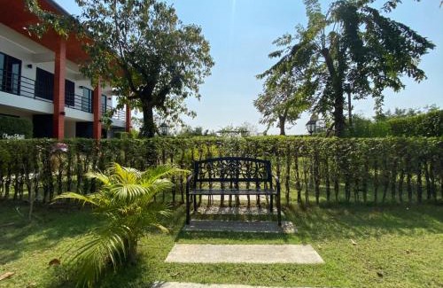 Takhli Hotel | บ้านเพลิน