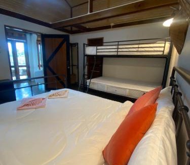 Khao Suan Kwang Cabin | ปีกไม้วิลล่าบ้านMaya-มายา