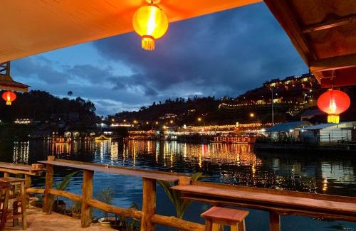 Mok Cham Pae House | ม่านหมอก รักไทย ManMork RakThai