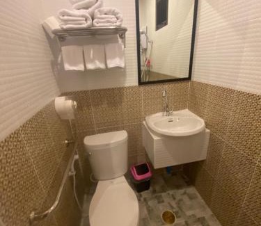 Chaiprakarn Hotel | อันตงเพลส Anton place